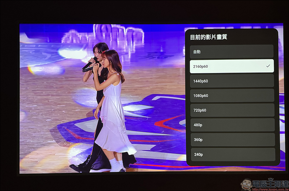 OVO K9 真 4K 無框電視開箱｜4K 高畫質與超高亮度兼具智慧投影機，最大 300 吋！低延遲遊戲不卡頓、還能唱歌！ - 電腦王阿達