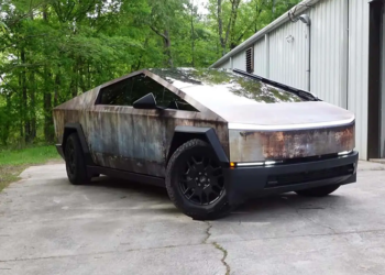 想不到生鏽到不成車形的 Tesla Cybertruck 居然還可以這麼帥！