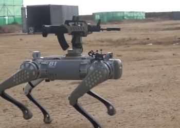 黑鏡劇情成真？中國解放軍使用機器狗安裝機槍，投入演習作戰訓練