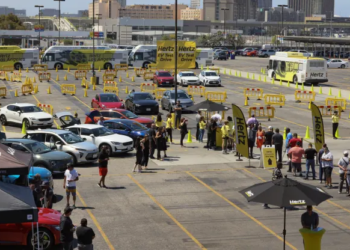 美國汽車租賃公司 Hertz 再度宣布降價售賣更多的二手電動車 特斯拉、賓士等車款最低 70 萬有找