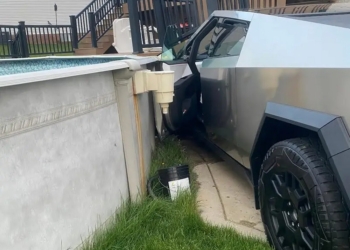 國外發生Cybertruck 剛買就發生煞車失靈事故，車主表示「特斯拉需負一部份責任」