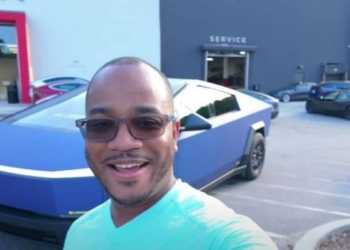 是真愛！國外 YouTuber  Cybertruck 故障不斷，連換兩輛還有問題依然不離不棄