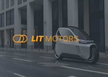 國外開發出怎麼樣都不會倒的 Lit Motors AEV 自動平衡電動車