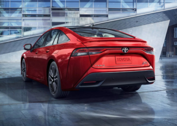 跟加油不同！TOYOTA 氫能源車被控廣告不實：氫燃料漲價、設備易故障、續航里程也不如預期