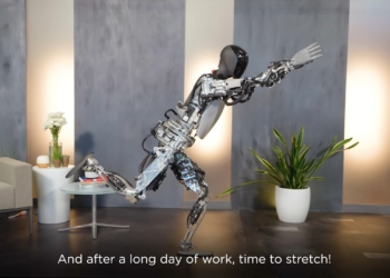 馬斯克預告特斯拉將推出更進化的人型機器人 Optimus？