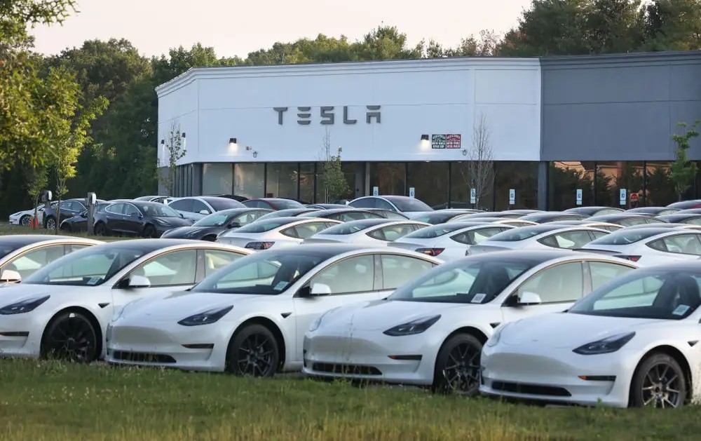 Tesla 又又又召回！近 24 萬台特斯拉電動車可能短路導致多項功能停止運作問題，最糟需回廠更換行車電腦 - 電腦王阿達