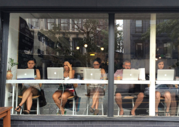 為什麼公共 Wi-Fi 是駭客的遊樂場？你要如何保護自己？