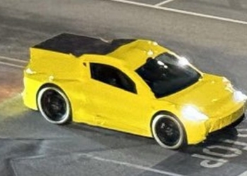 特斯拉 Robotaxi 實車曝光？網傳發表會現場實車照引起關注