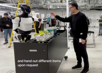 特斯拉人型機器人 Optimus 近況更新，疑似回覆造假質疑