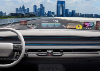 車內螢幕再大能比前擋玻璃大嗎？Hyundai「全前擋螢幕」將整合儀錶、車內系統與娛樂顯示機能