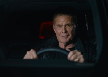 Rivian推出「Car Costumes」軟體更新，與李麥克將Rivian變身為霹靂車