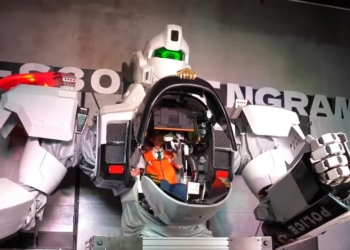 可實際搭乘操縱！日企打造1:1還原經典動漫《機動警察》 INGRAM 機器人