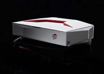 邊玩電動邊加熱披薩！加拿大必勝客推出 PS5 加熱器 PIZZAWRMR