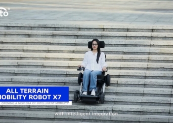 可通行各種地形的 XSTO 電動輪椅，讓輪椅使用者生活更便捷