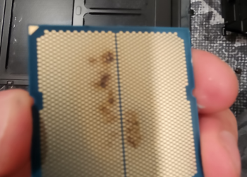 AMD Ryzen 7 9800X3D 燒毀首例現身，主機板 CPU 插槽也燒黑