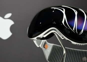 Apple Vision Pro 登台動手玩：為什麼跟別人借不如直接到門市體驗？