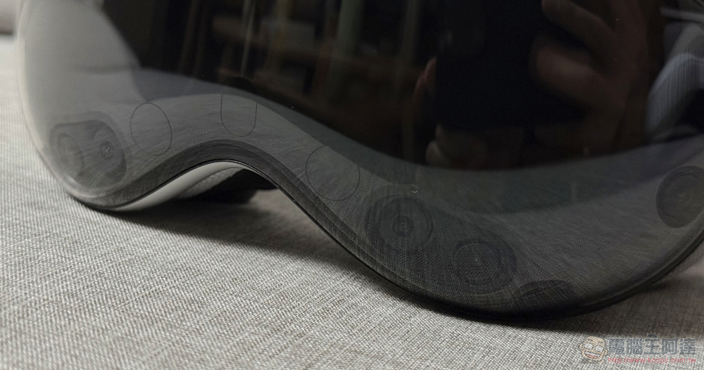 Apple Vision Pro 台灣開箱體驗前篇：從 iPhone 的「 i 」到 Vision 的「 v 」世代 - 電腦王阿達