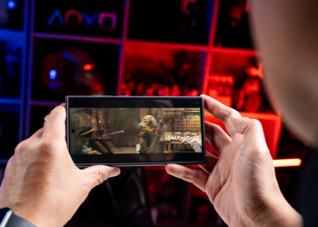 影片、運動、動畫、串流全支援！「qbarmour 立方盾」為手機展開裸視 3D 新世界