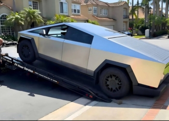 Cybertruck 天價維修金額惹議，車主自稱僅因路面坑洞損壞，維修費超百萬台幣