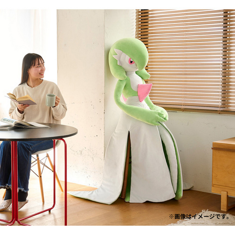 日本寶可夢中心推出 1：1 等身沙奈朵娃娃！2/6 開賣，售價曝光 - 電腦王阿達