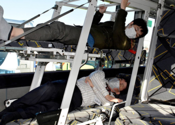 日本推出全平躺座椅夜行巴士，但看起來怪怪的？ - 電腦王阿達