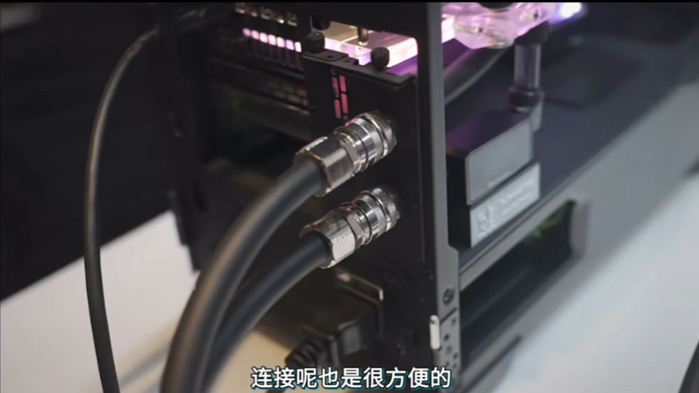 中國 UP 主用冷氣的室外機(殼)來散熱 RTX 5090，散能效果超猛 - 電腦王阿達