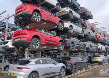 Jaguar I-Pace 電動休旅大規模現身報廢場，因電池問題不斷召回難解，曾經的世界年度風雲車悲劇收場