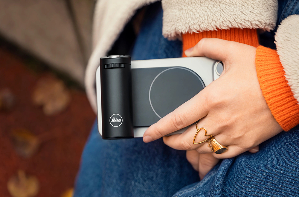 徠卡 Leica LUX Grip 手柄推出：支援 MagSafe，讓 iPhone 手機攝影更具經典手感 - 電腦王阿達