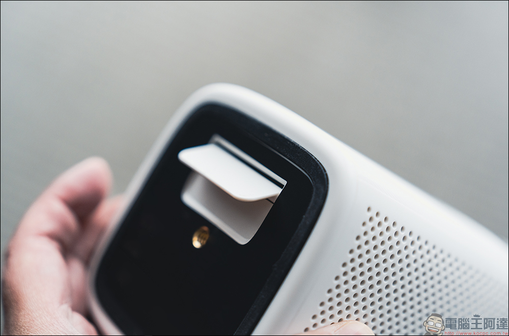 OVO 掌上無框電視 2 代 U9 開箱｜小巧一手掌握，精彩無邊界 - 電腦王阿達