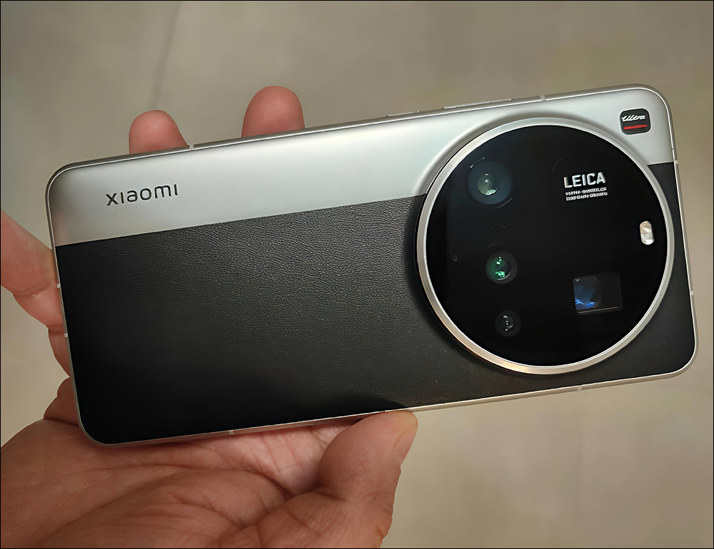 小米 Xiaomi 15 Ultra 國際版預計 3/2 登場，致敬徠卡相機雙色機身曝光 - 電腦王阿達