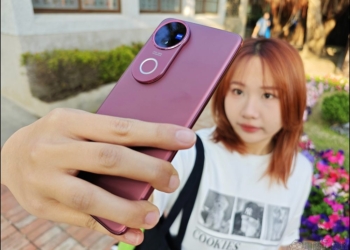 vivo V50 開箱動手玩：AI柔光燈+超大電池，攜手蔡司打造「口袋潮流攝影棚」