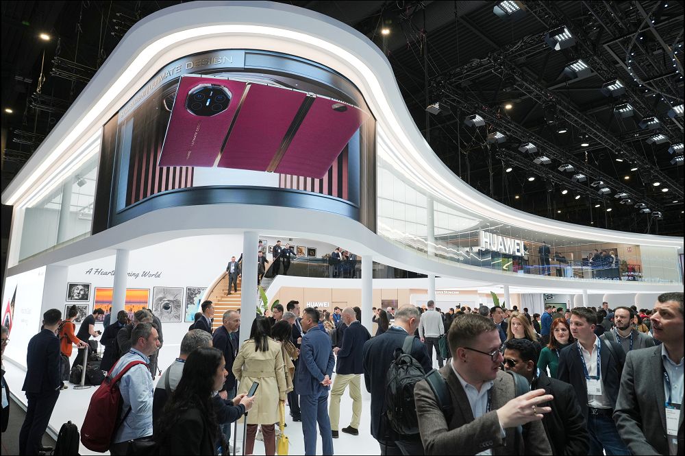 華為攜全球首款商用三折疊手機與多款新品於 MWC 2025 驚豔亮相 - 電腦王阿達
