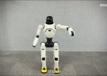 中國天才少年稚暉君又推新雙足人形機器人「靈犀 X2」