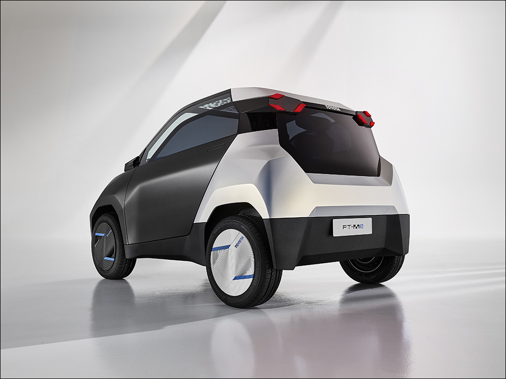 Toyota FT-Me 全新微型電動概念車亮相！沒有踏板、還能用太陽能充電，歐洲 14 歲就能開！ - 電腦王阿達