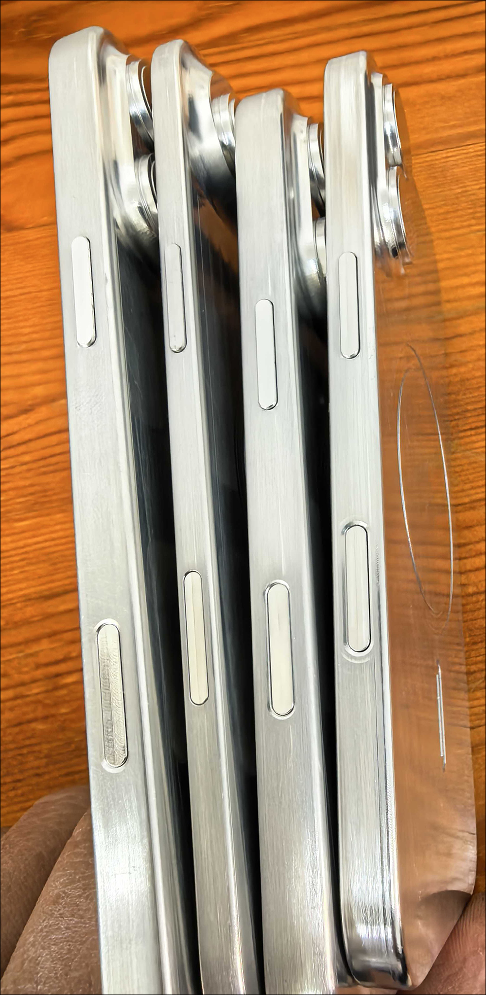 iPhone 17 全系列模型機曝光！MagSafe 全面支援，iPhone 17 Air 超薄機身引關注 - 電腦王阿達
