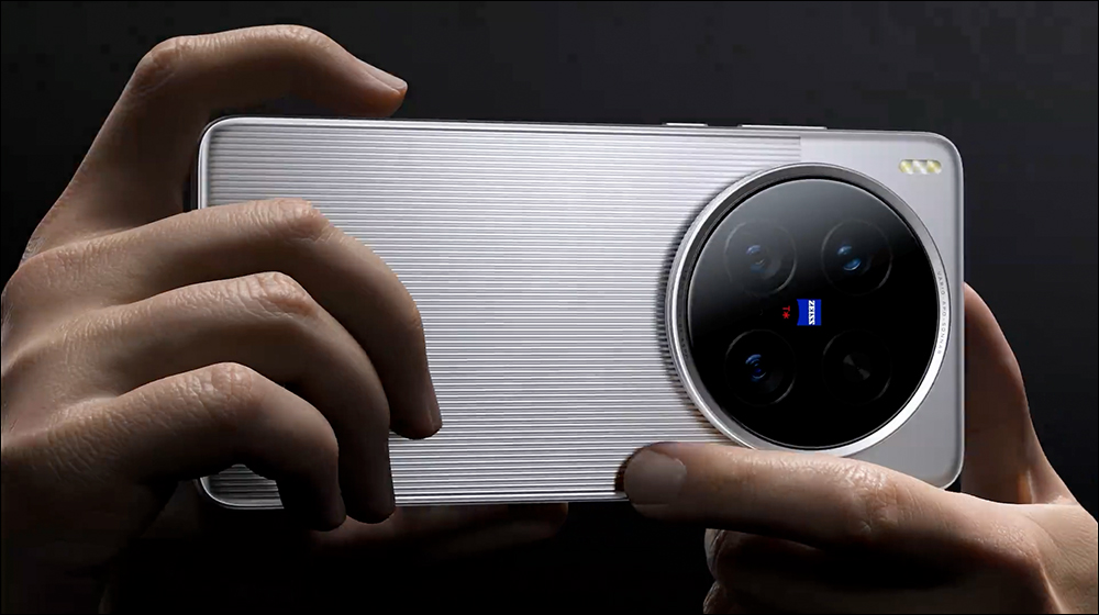 真演唱會神器組合？vivo X200 Ultra 專業攝影套裝亮相：不只給你專業充電手把，還有外接蔡司 200mm 長焦鏡頭 - 電腦王阿達