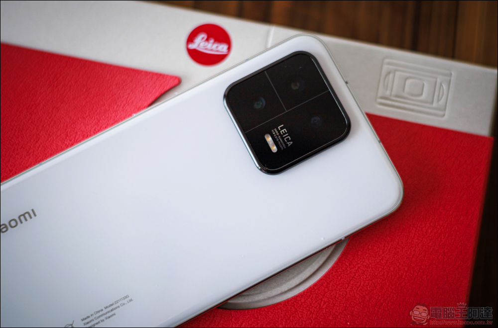 實測耐摔王？小米 Xiaomi 13 掉進 33 樓電梯井竟奇蹟生還，連螢幕觸控都能用！ - 電腦王阿達