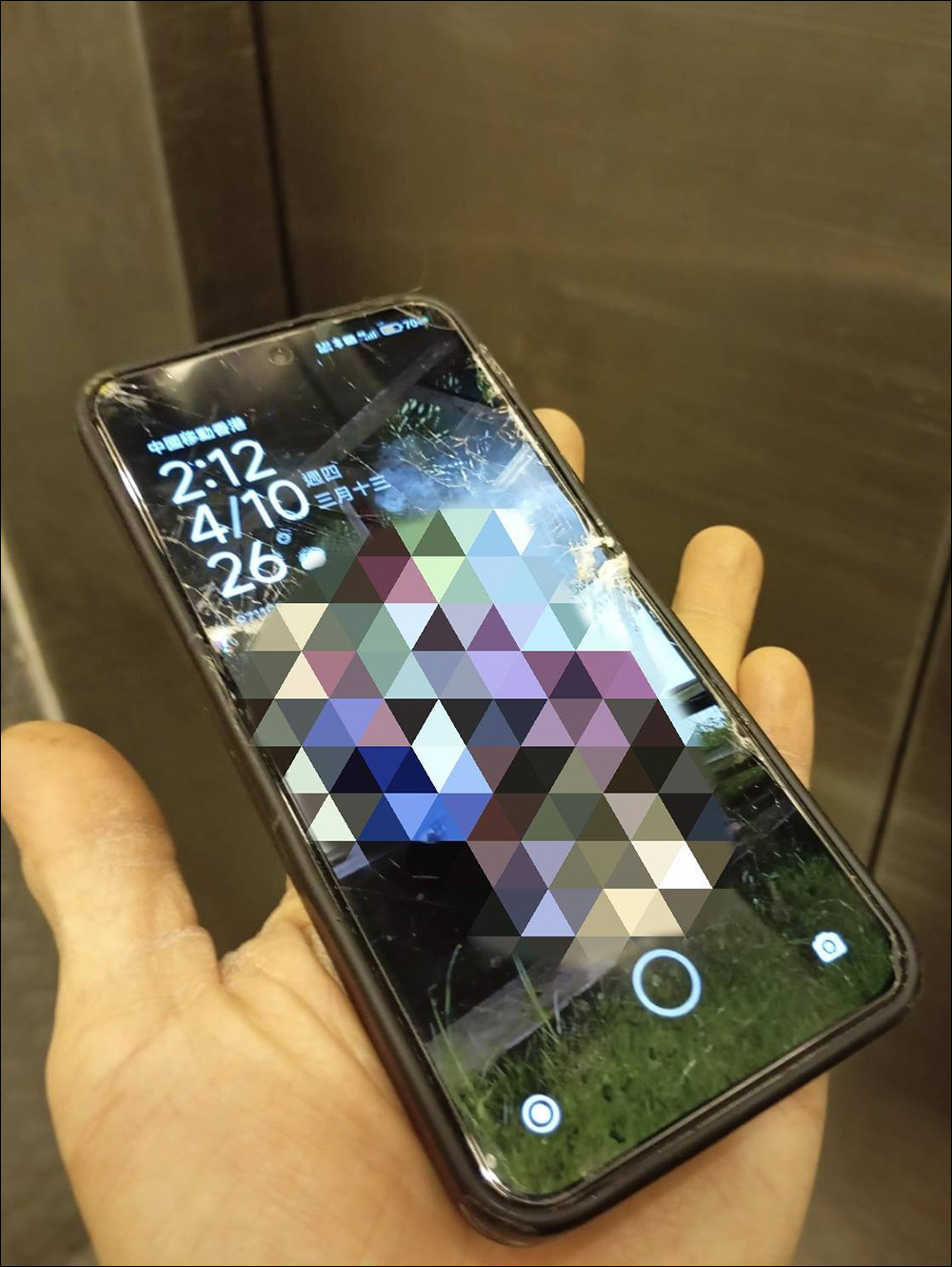 實測耐摔王？小米 Xiaomi 13 掉進 33 樓電梯井竟奇蹟生還，連螢幕觸控都能用！ - 電腦王阿達