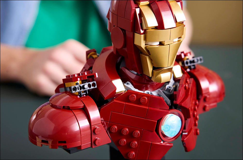 LEGO 推出 MARVEL 系列新品！鋼鐵人 MK4 與鋼鐵蜘蛛人胸像帥氣亮相 - 電腦王阿達