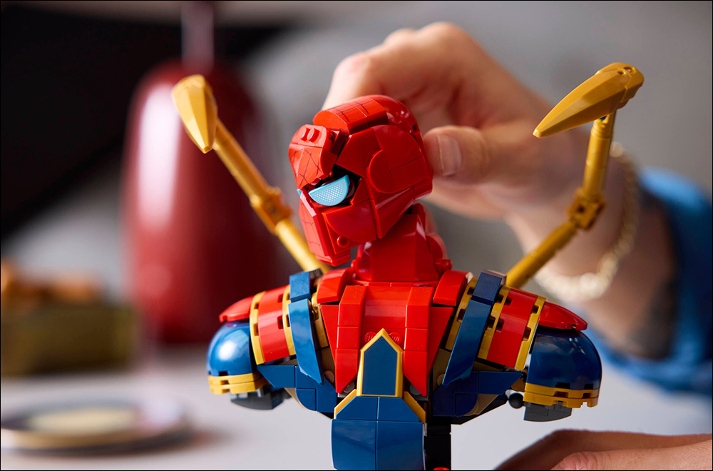 LEGO 推出 MARVEL 系列新品！鋼鐵人 MK4 與鋼鐵蜘蛛人胸像帥氣亮相 - 電腦王阿達