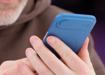 iPhone 17 Air 機模開箱動手玩，知名 YouTuber 表示：這手機就像未來，拿過就回不去了