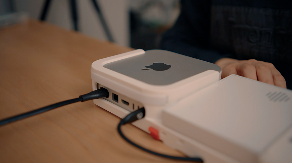 把 Mac mini 變成行動版工作站？知名 YouTuber 最新改裝超狂實作，還支援觸控功能 - 電腦王阿達