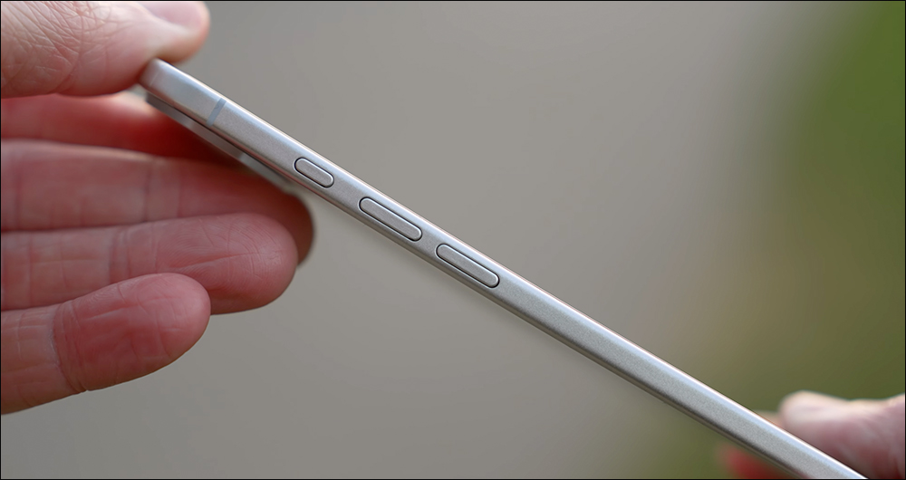 iPhone 17 全系列更多動手玩影片曝光， iPhone 17 Air 5.5mm 極限厚度挑戰結構極限 - 電腦王阿達