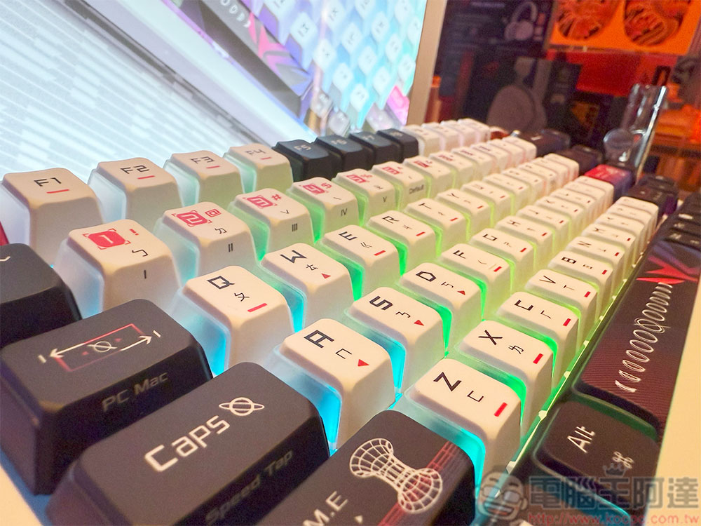 ROG 全新電競周邊銀白勁裝登場，電馭美學 Buff 疊滿（同場加映：TUF Gaming 初音未來聯名系列周邊） - 電腦王阿達
