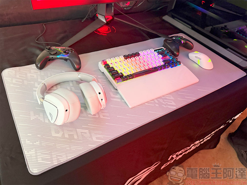 ROG 全新電競周邊銀白勁裝登場，電馭美學 Buff 疊滿（同場加映：TUF Gaming 初音未來聯名系列周邊） - 電腦王阿達