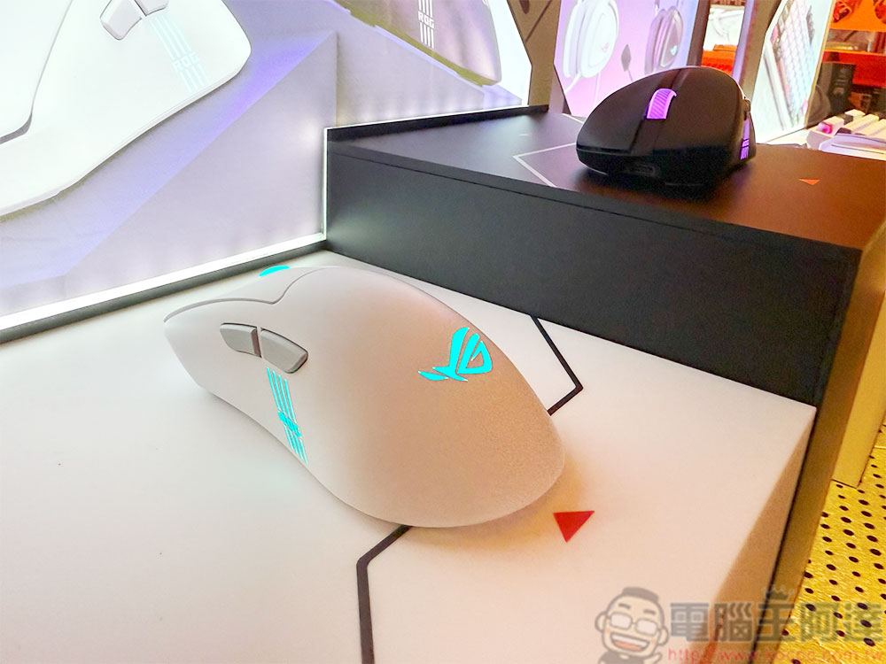 ROG 全新電競周邊銀白勁裝登場，電馭美學 Buff 疊滿（同場加映：TUF Gaming 初音未來聯名系列周邊） - 電腦王阿達