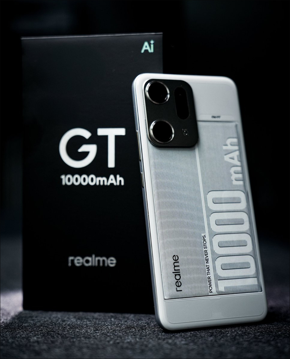 realme 10000mAh 概念手機亮相：機身僅 8.5mm、重量 215g ，用 10% 矽材料打造電池怪獸 - 電腦王阿達