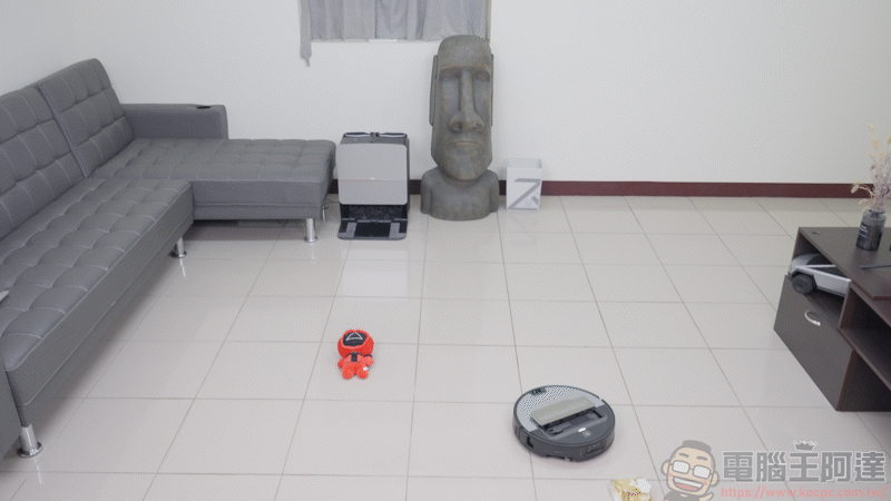 Roborock 石頭 Saros Z70 掃地機器人開箱動手玩：全球首款搭載仿生機械手臂的掃拖旗艦 - 電腦王阿達