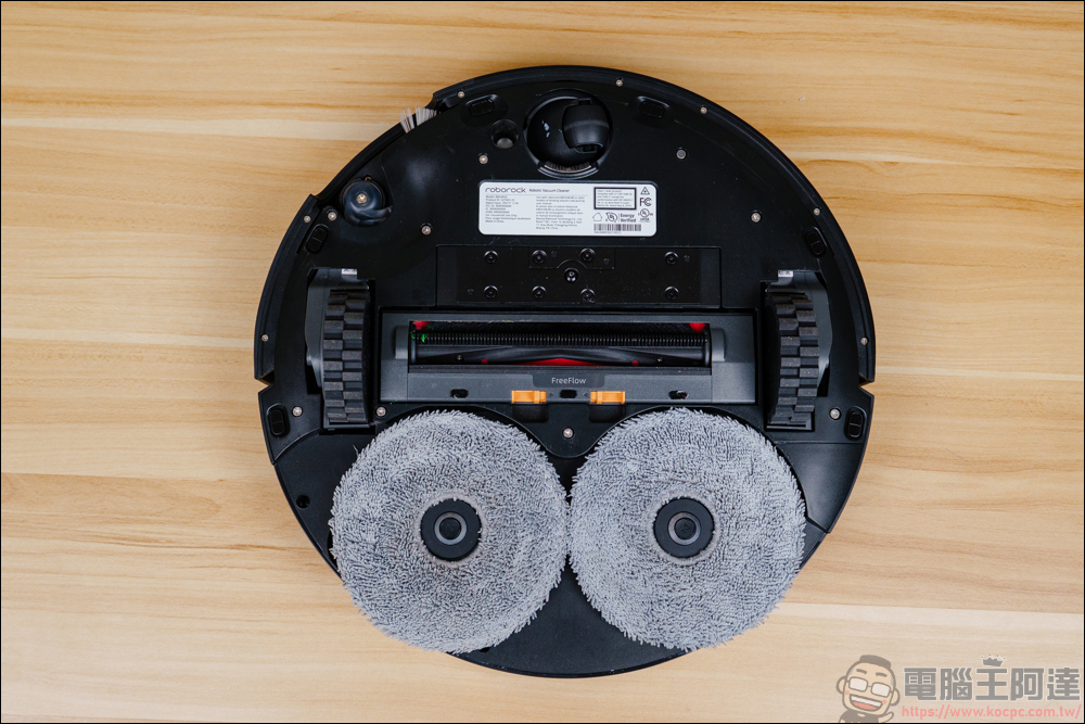 Roborock 石頭 Saros Z70 掃地機器人開箱動手玩：全球首款搭載仿生機械手臂的掃拖旗艦 - 電腦王阿達