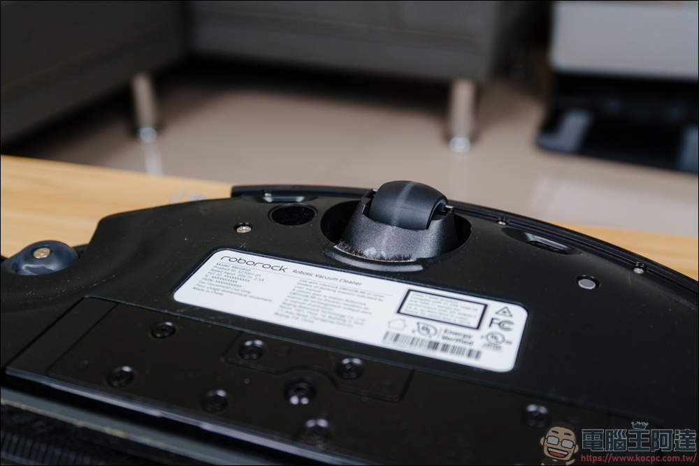 Roborock 石頭 Saros Z70 掃地機器人開箱動手玩：全球首款搭載仿生機械手臂的掃拖旗艦 - 電腦王阿達